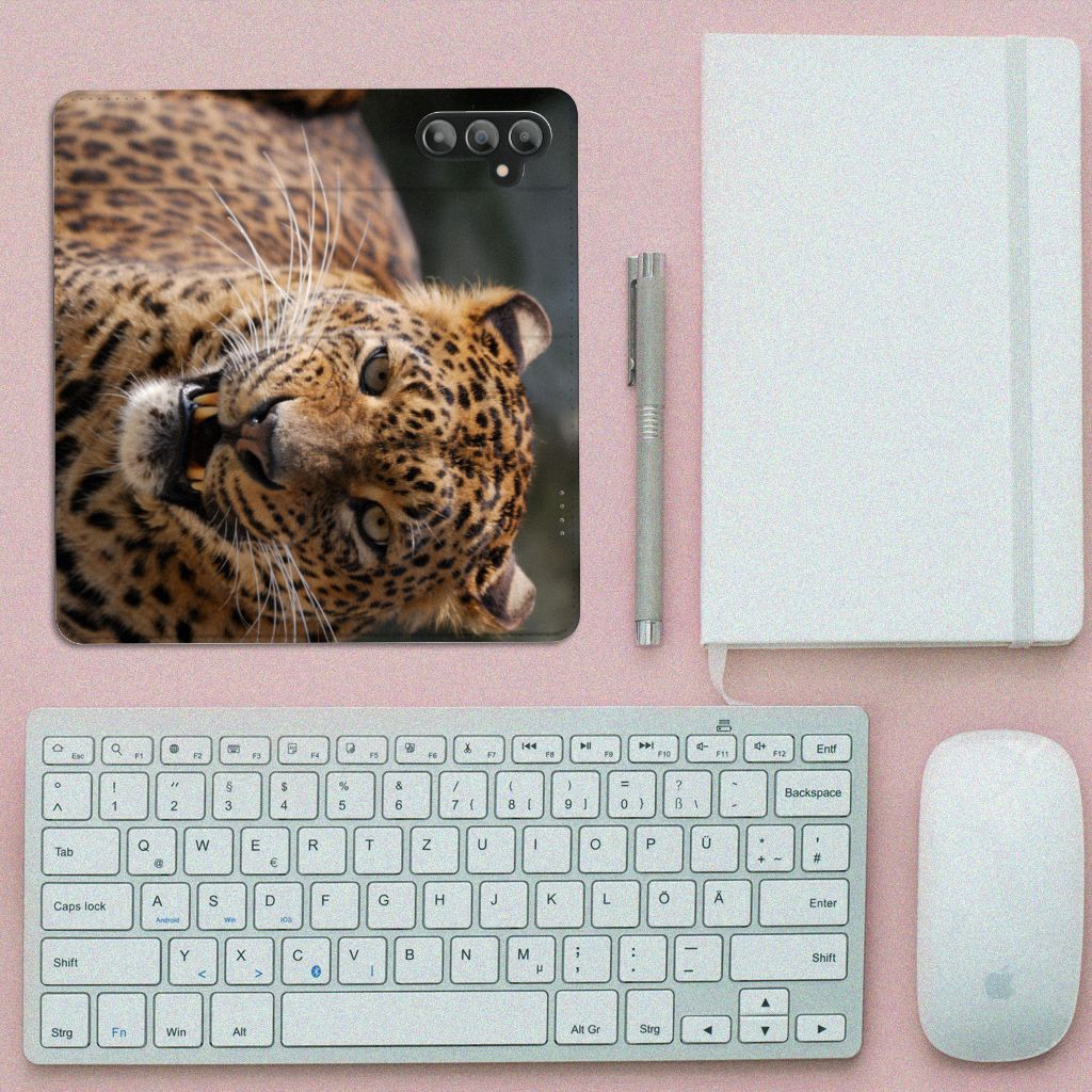 Samsung Galaxy A14 4G Hoesje maken Luipaard met een afbeelding van een luipaard op een bureau
