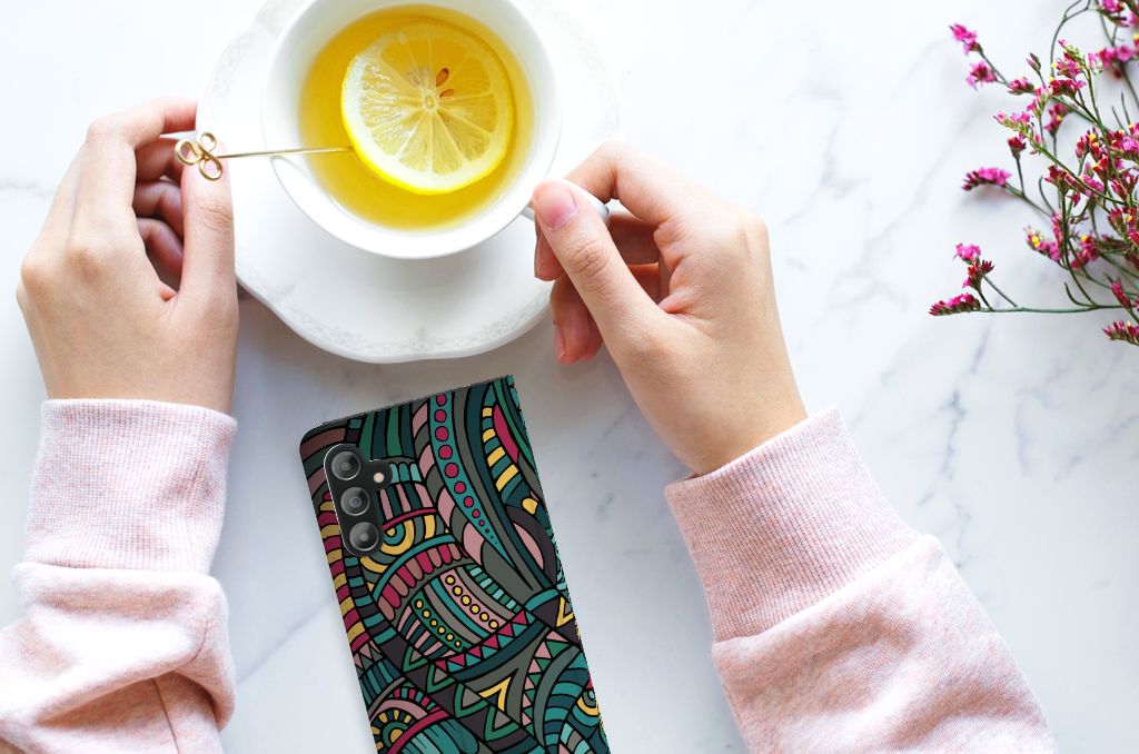 Samsung Galaxy A14 4G Hoesje met Magneet Aztec design hand met drankje aanzicht