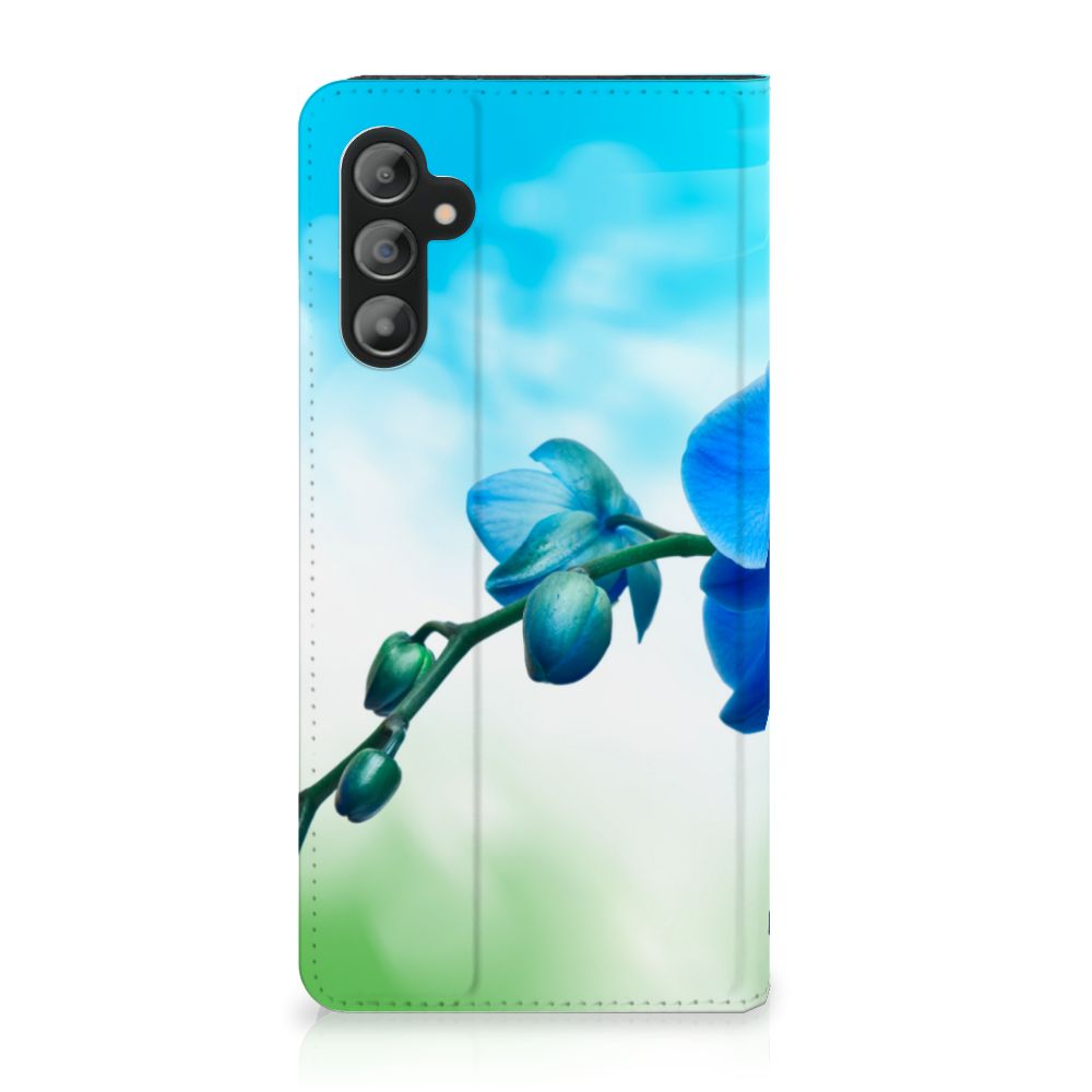 Samsung Galaxy A14 4G Smart Cover Orchidee Blauw - Cadeau voor je Moeder met blauwe orchideeën op een elegante achtergrond.