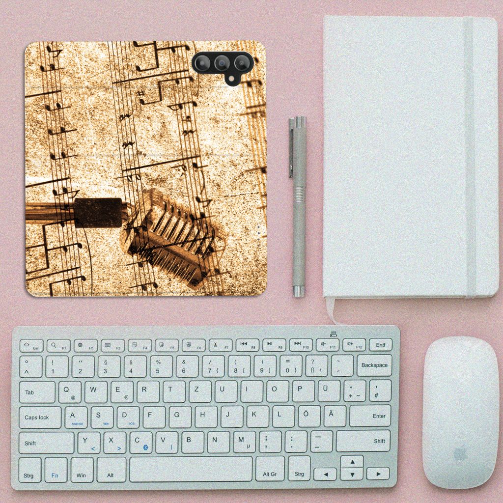 Samsung Galaxy A14 4G Stand Case Bladmuziek met vintage muzieknotaties en een toetsenbord op een bureau