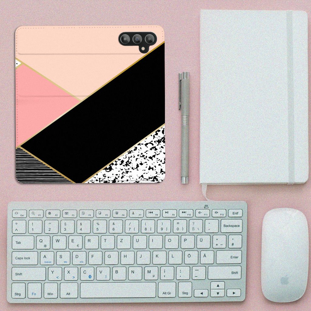 Samsung Galaxy A14 4G Stand Case Zwart Roze Vormen met abstract design op een bureau met toetsenbord.