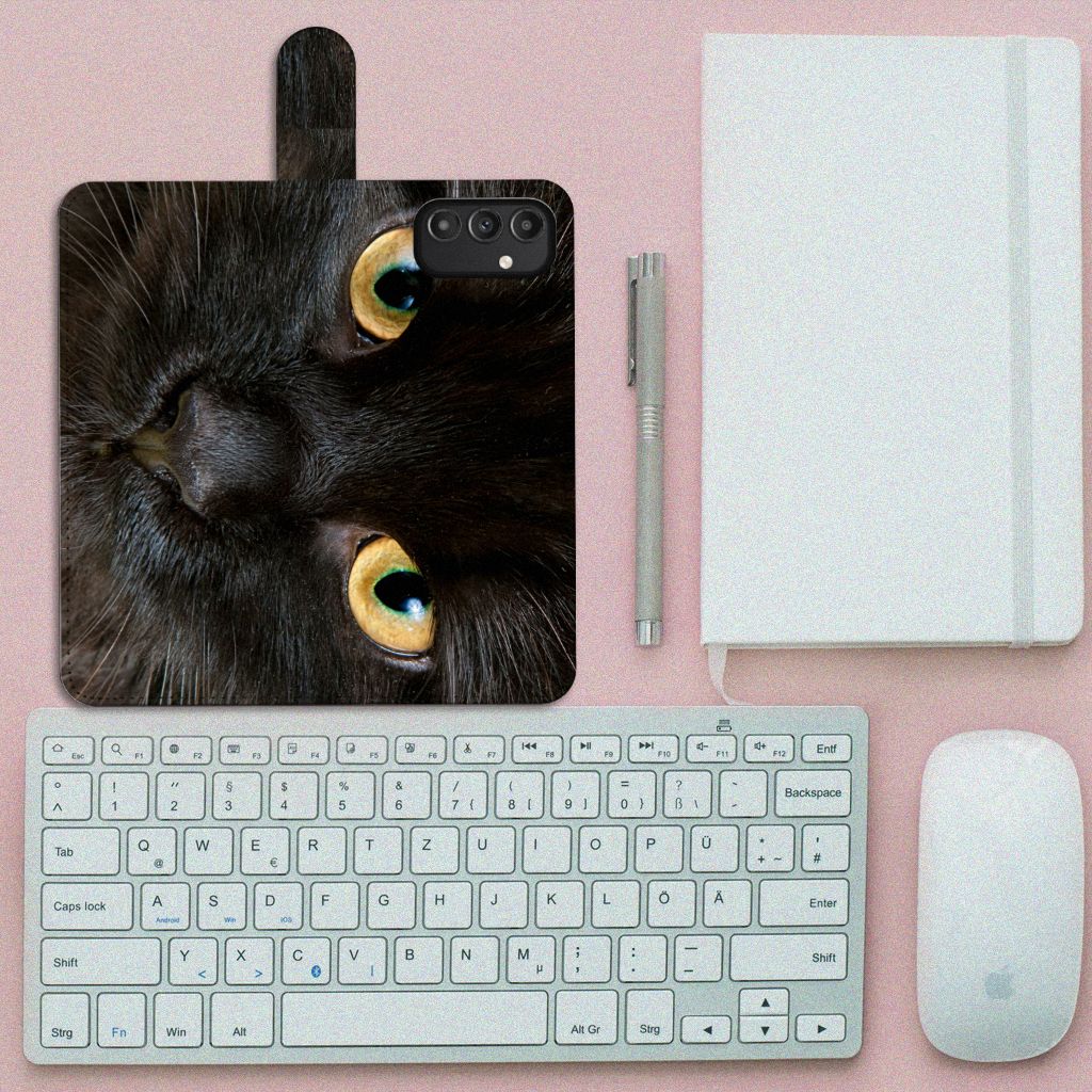 Samsung Galaxy A14 4G Telefoonhoesje met Pasjes Zwarte Kat bovenaanzicht zwart kat hoofd kijkend