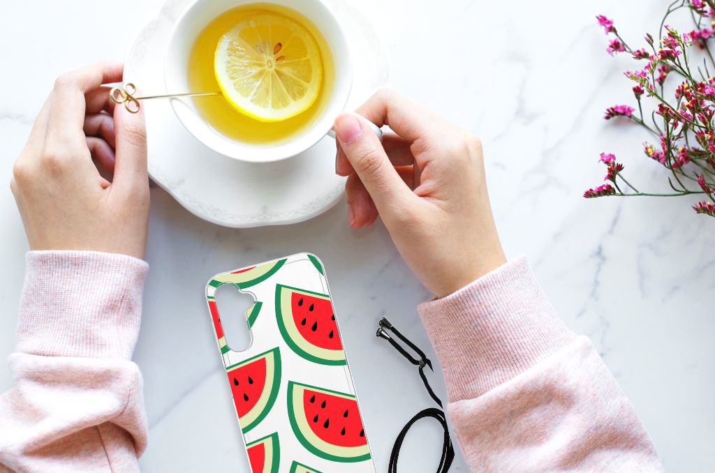 Samsung Galaxy A14 5G Beschermhoes Watermelons met handen en een kopje thee met citroen op tafel.
