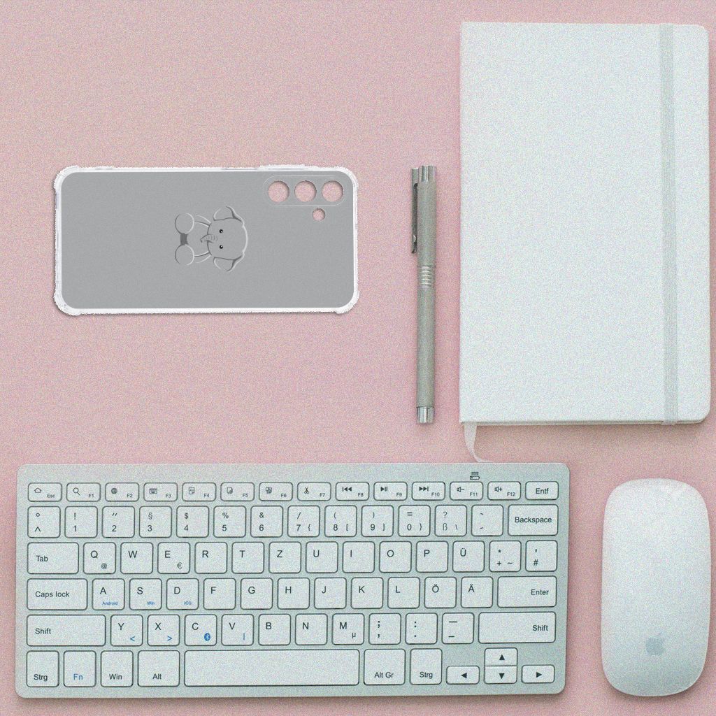 Samsung Galaxy A15 Stevig Bumper Hoesje Grijs Baby Olifant bovenaanzicht toetsenbord notitieboek muis