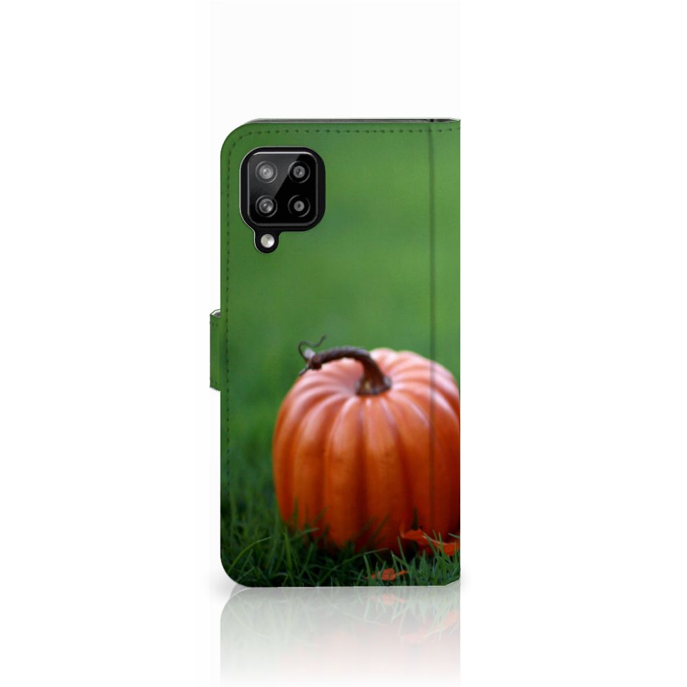 Samsung Galaxy A22 4G M22 Telefoonhoesje met Pasjes Kitten design met pompoen vooraanzicht
