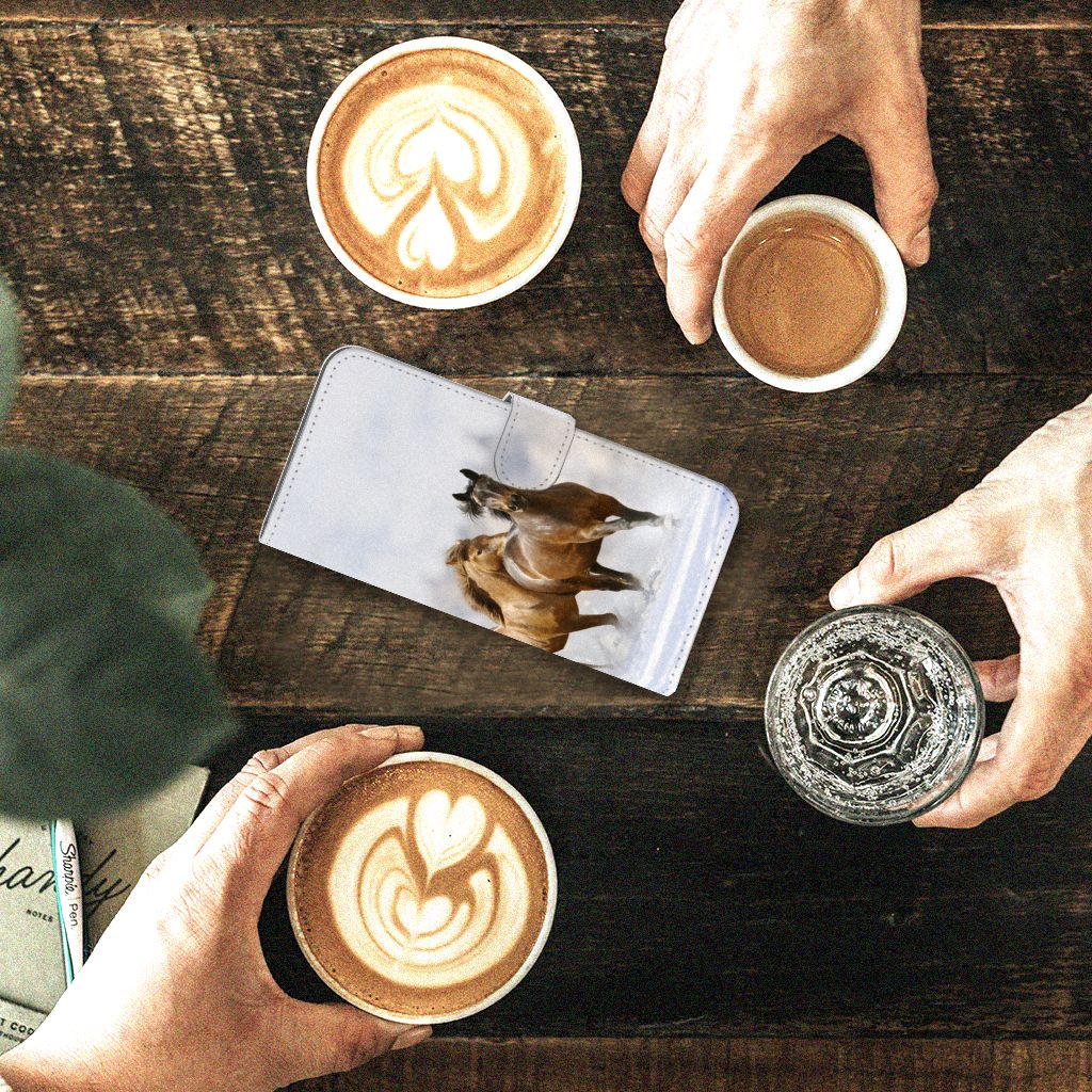 Samsung Galaxy A24 4G Telefoonhoesje met Pasjes Paarden design paarden aanzicht