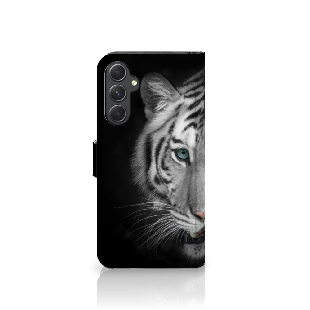 Samsung Galaxy A24 4G telefoonhoesje met pasjes tijger design tijger aanzicht