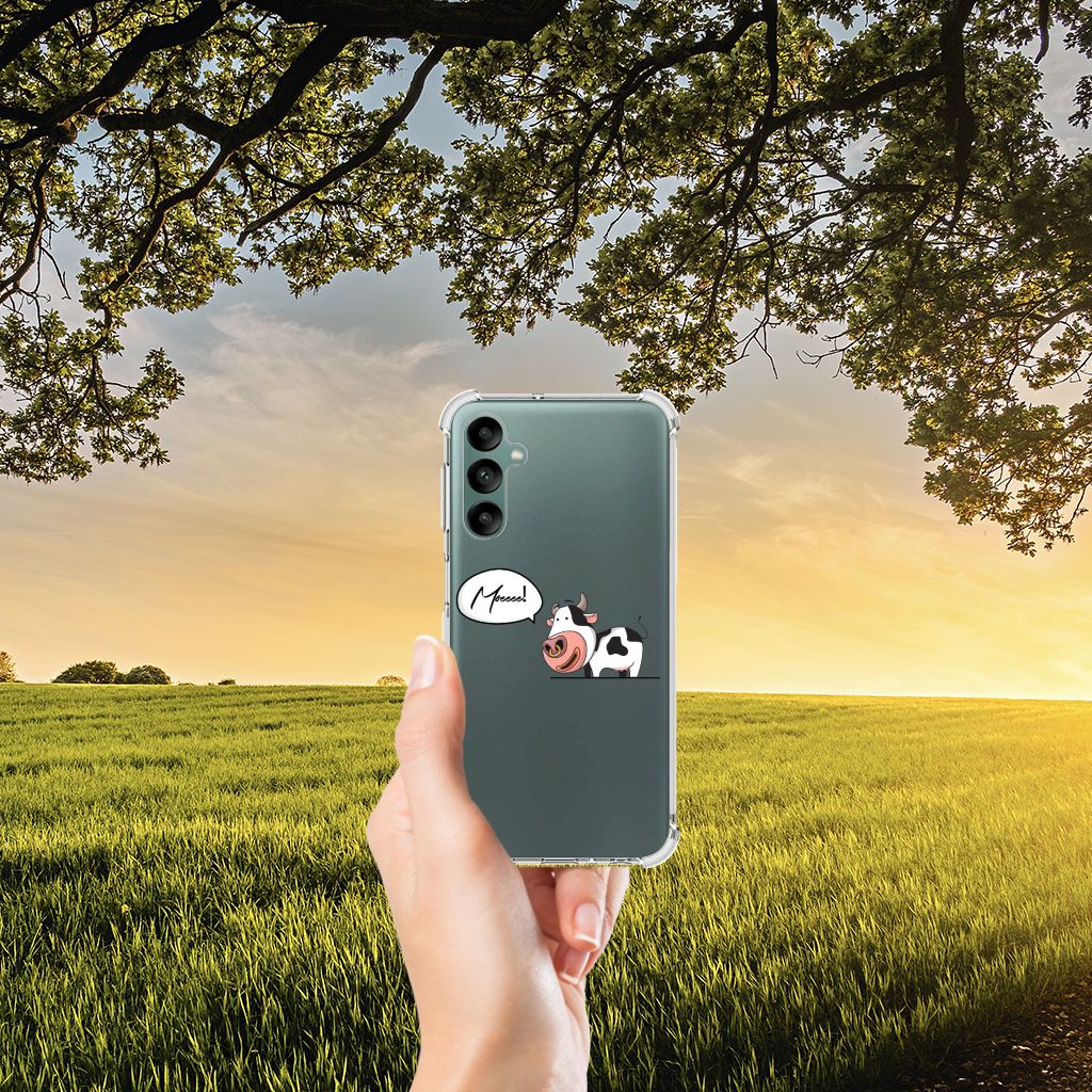 Samsung Galaxy A24 Stevig Bumper Hoesje Cow hand met hoesje zonsondergang buiten