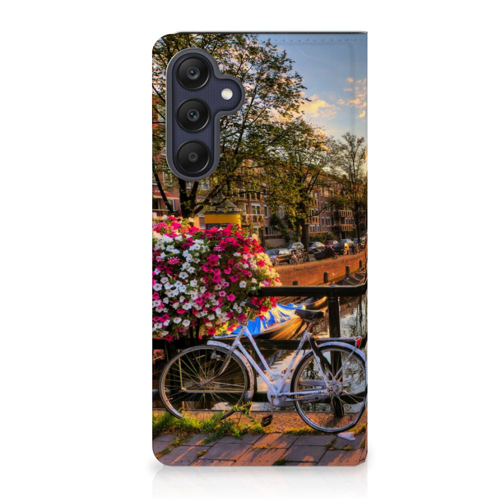 Samsung Galaxy A25 Book Cover Amsterdamse Grachten met bloemrijke fiets en idyllisch uitzicht 🌼. Perfect cadeau!