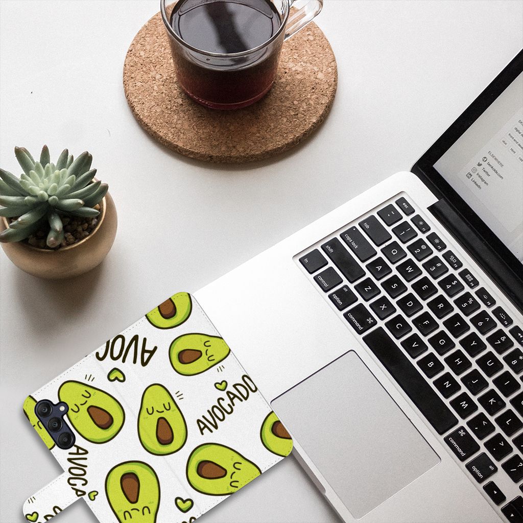 Samsung Galaxy A25 Leuk Hoesje Avocado Singing telefoonhoesje avocado design bovenaanzicht