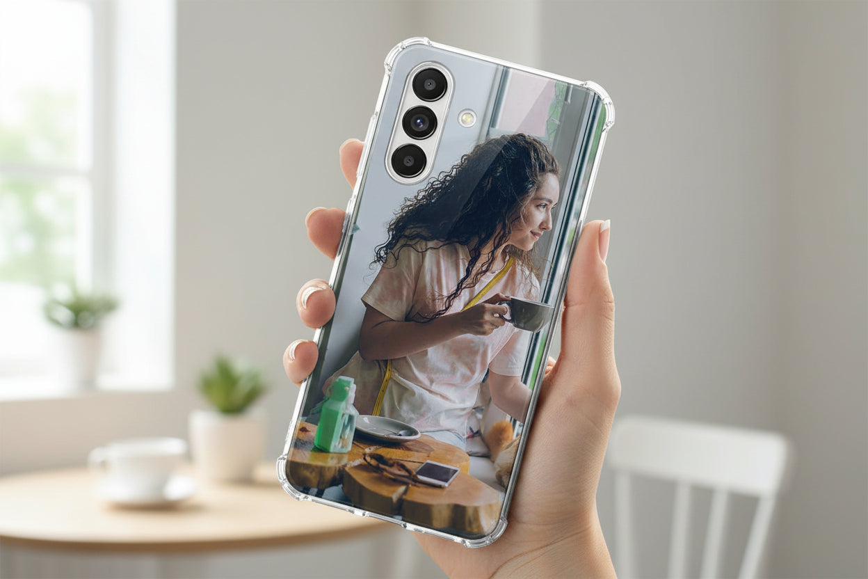 Samsung Galaxy A26 Anti-Shock Back Cover Hoesje Maken met Foto print van vrouw met kopje koffie.