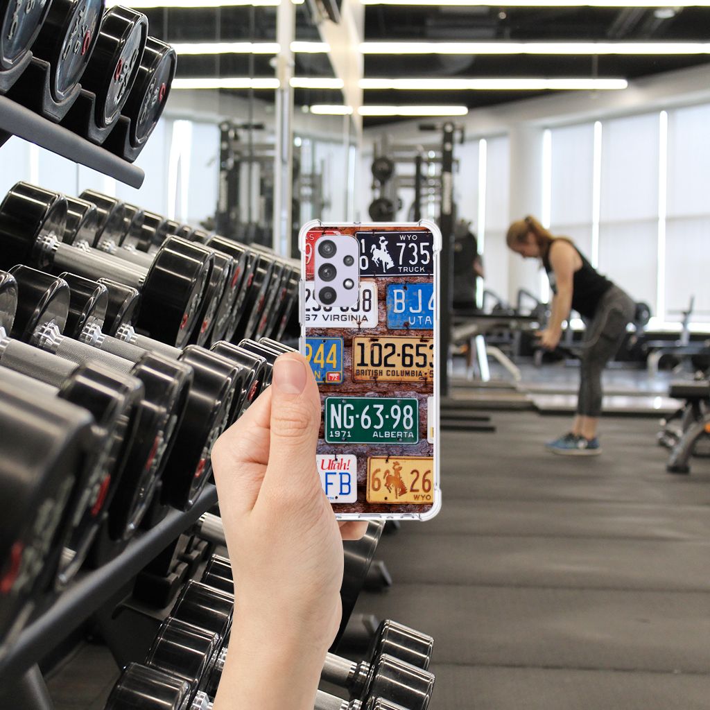 Samsung Galaxy A32 4G | A32 5G Enterprise Editie Anti-shock Hoesje met foto Kentekenplaten in sportschool omgeving