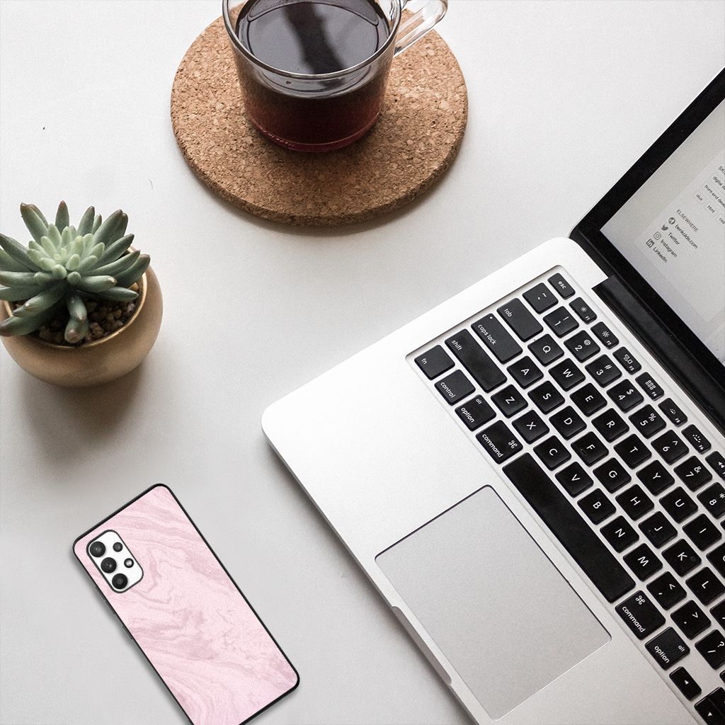Samsung Galaxy A32 4G | A32 5G Enterprise Editie Marmeren Print Telefoonhoesje Marble Pink bureau met laptop