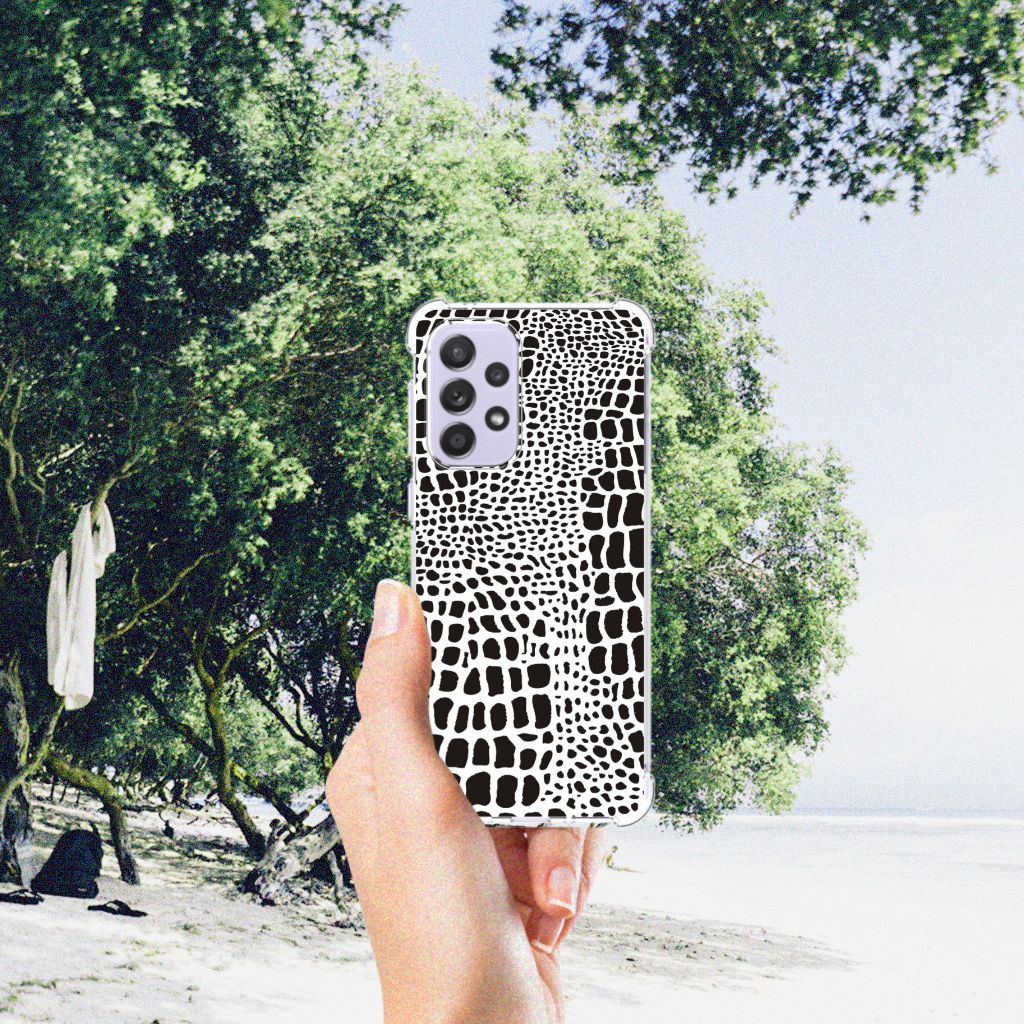 Samsung Galaxy A33 Case Anti-shock Slangenprint smartphonehoesje hand aanzicht