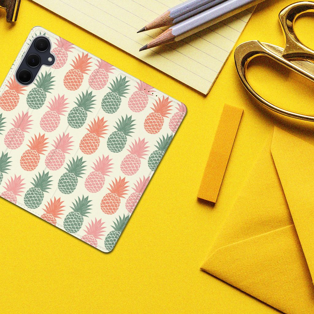 Samsung Galaxy A35 Flip Style Cover Ananas ananas patroon bovenaanzicht
