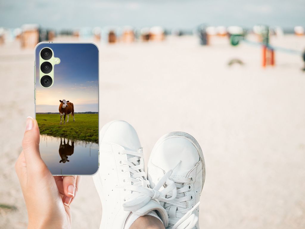 Samsung Galaxy A35 TPU Hoesje Koe koe ondergang zon ontwerp hand strand