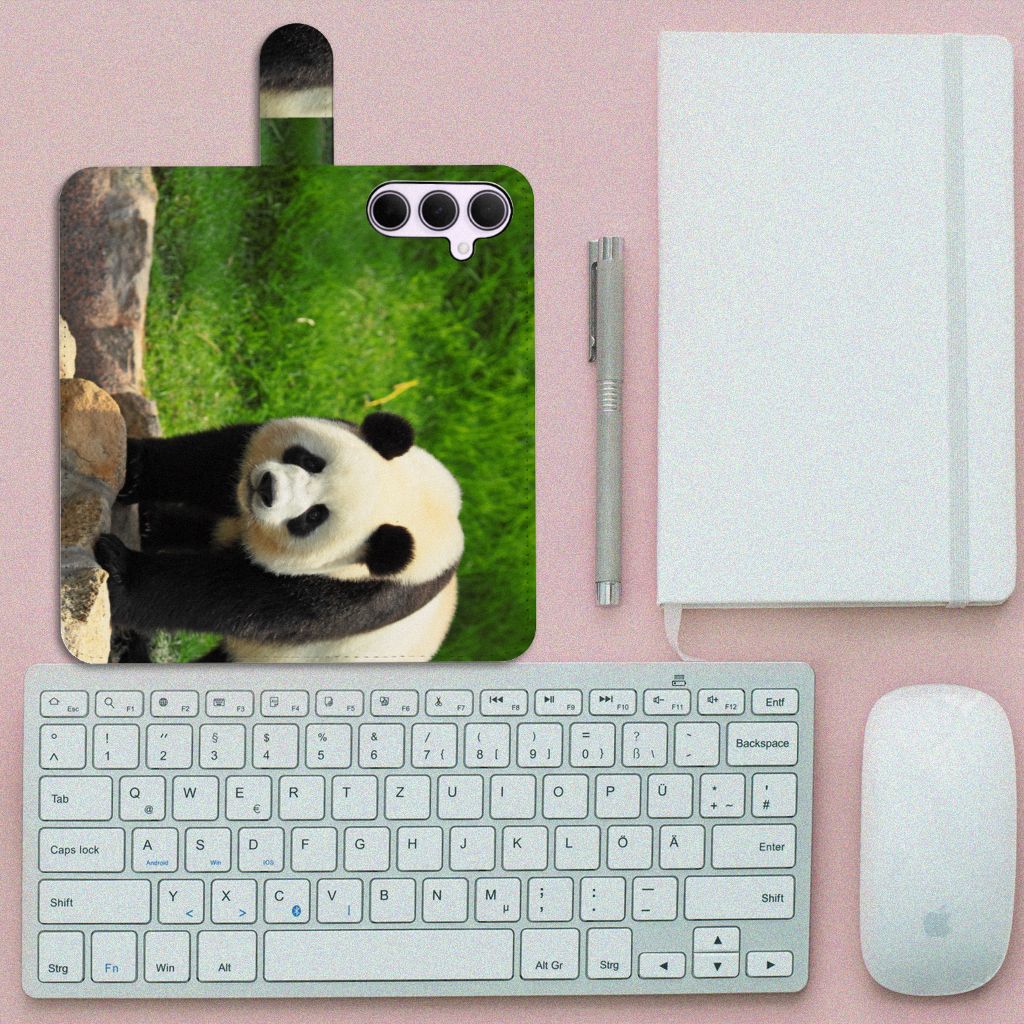 Samsung Galaxy A35 Telefoonhoesje met Pasjes Panda design voorzijde
