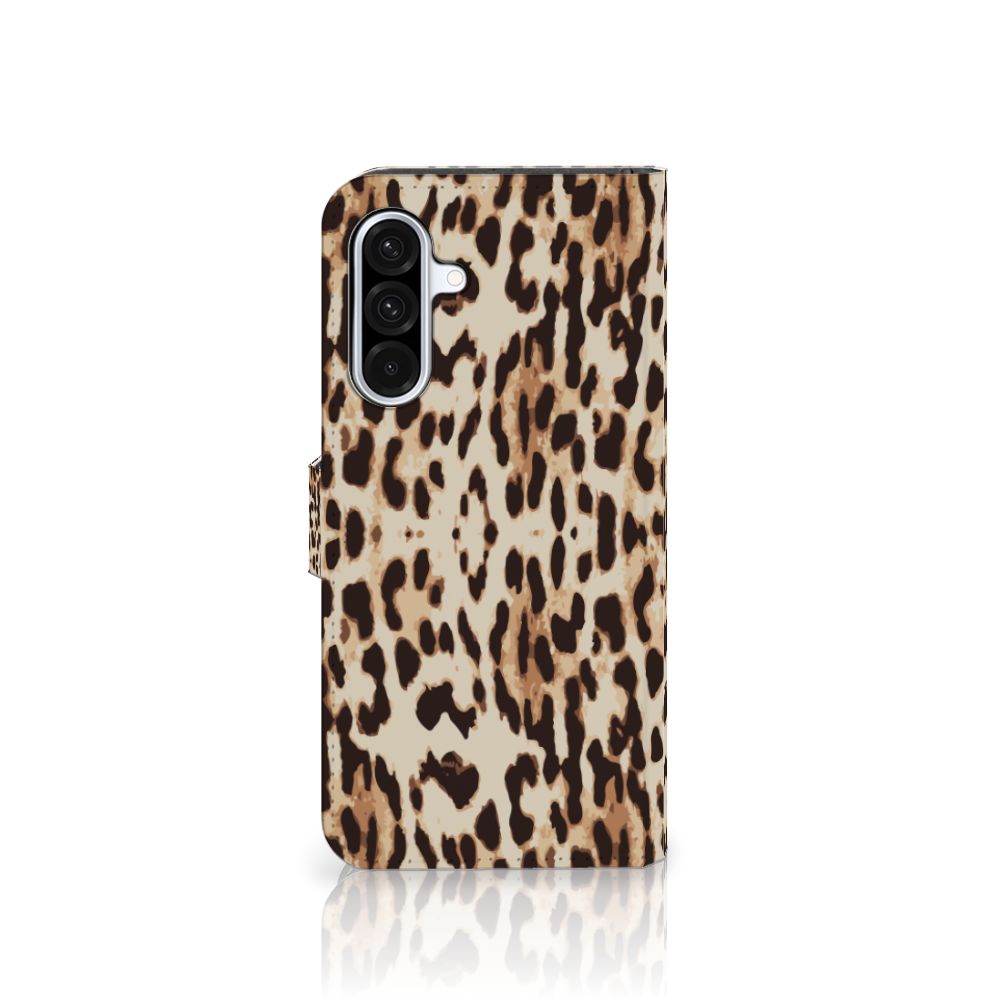 Samsung Galaxy A36 Telefoonhoesje met Pasjes Leopard dierenprint aanzicht