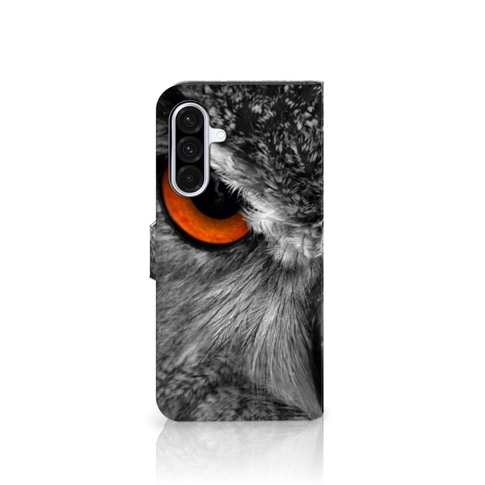 Samsung Galaxy A36 Telefoonhoesje met Pasjes Uil ontwerp uil close-up zijaanzicht
