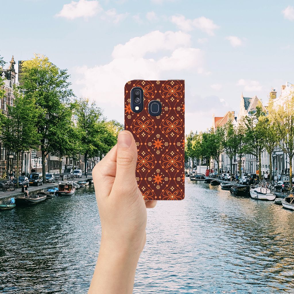 Samsung Galaxy A40 Hoesje met Magneet Batik Brown