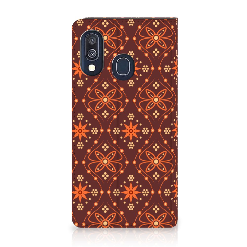 Samsung Galaxy A40 Hoesje met Magneet Batik Brown