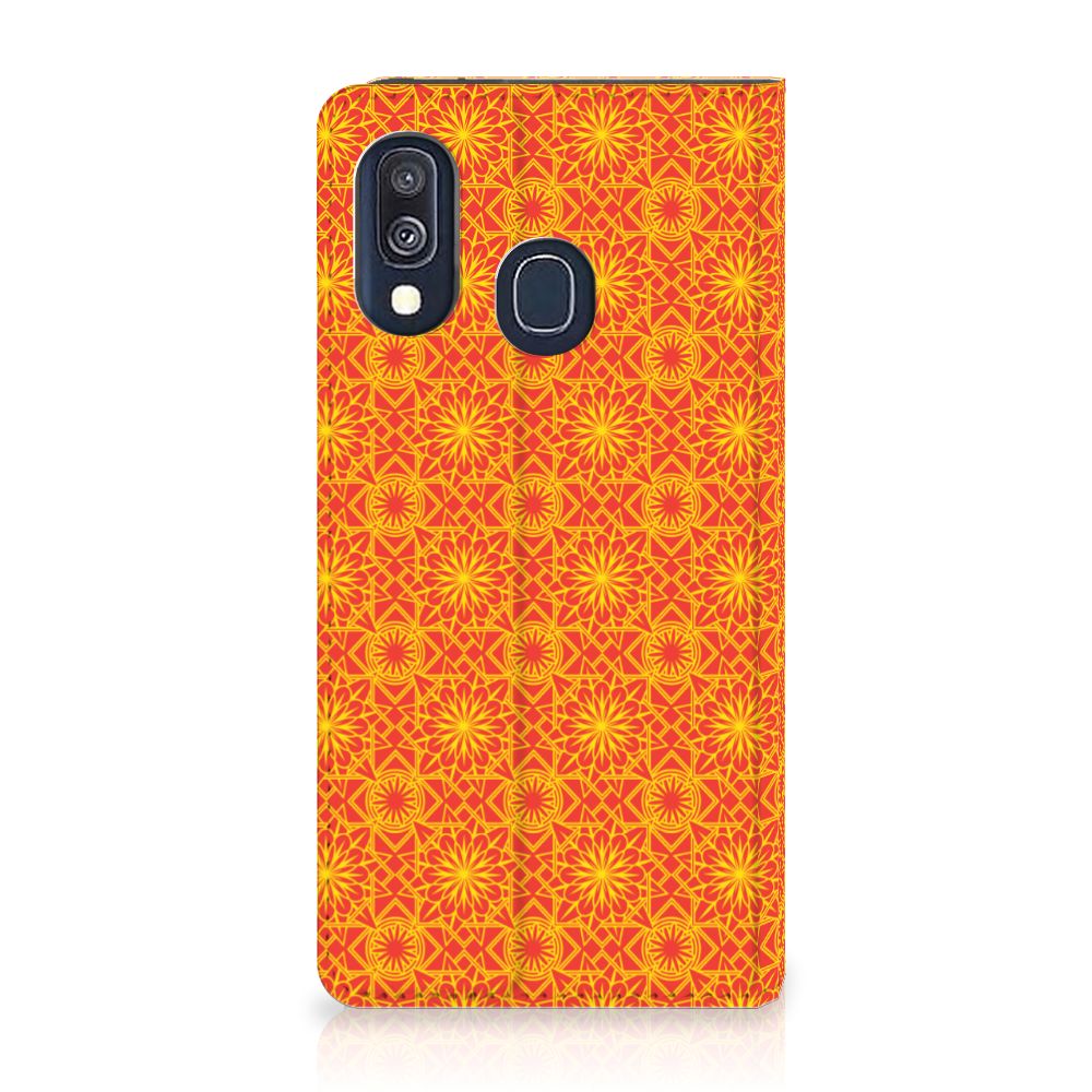 Samsung Galaxy A40 Hoesje met Magneet Batik Oranje