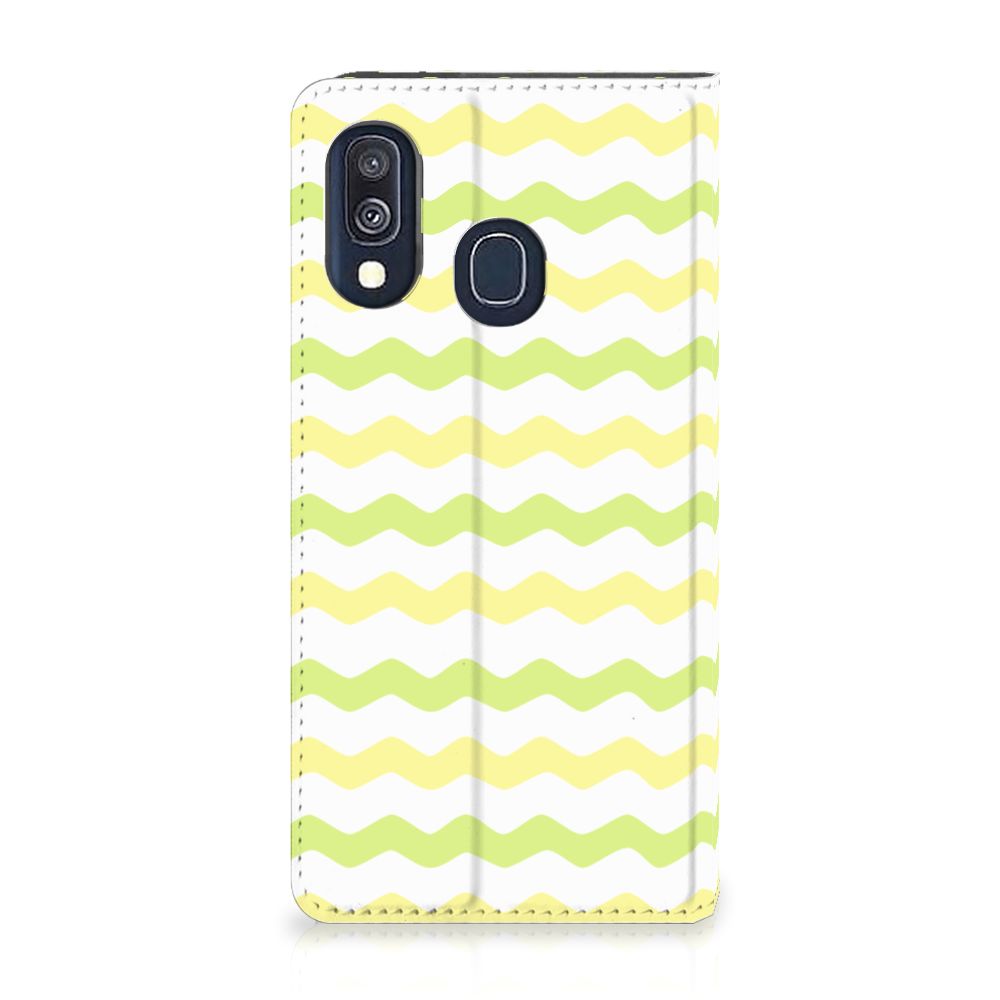 Samsung Galaxy A40 Hoesje met Magneet Waves Yellow