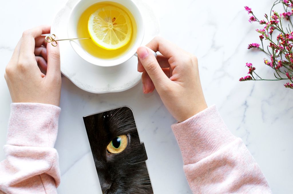 Samsung Galaxy A40 Telefoonhoesje met Pasjes Zwarte Kat design zwarte kat aanzicht