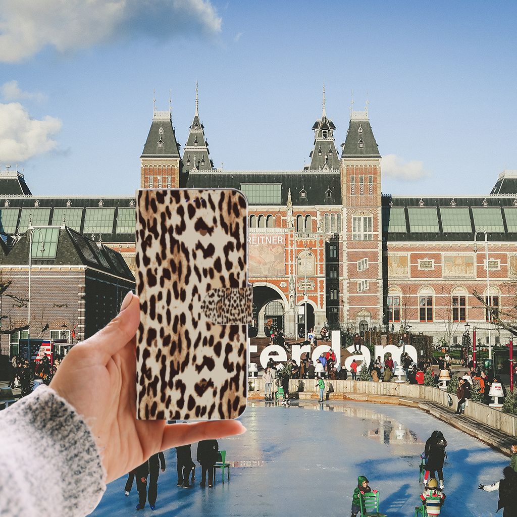 Samsung Galaxy A50 Telefoonhoesje met Pasjes Leopard hand leopard design vóór Amsterdam