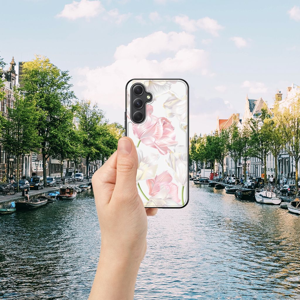 Samsung Galaxy A54 Bloemen Hoesje Lovely Flowers hand aanzicht bij kanaal