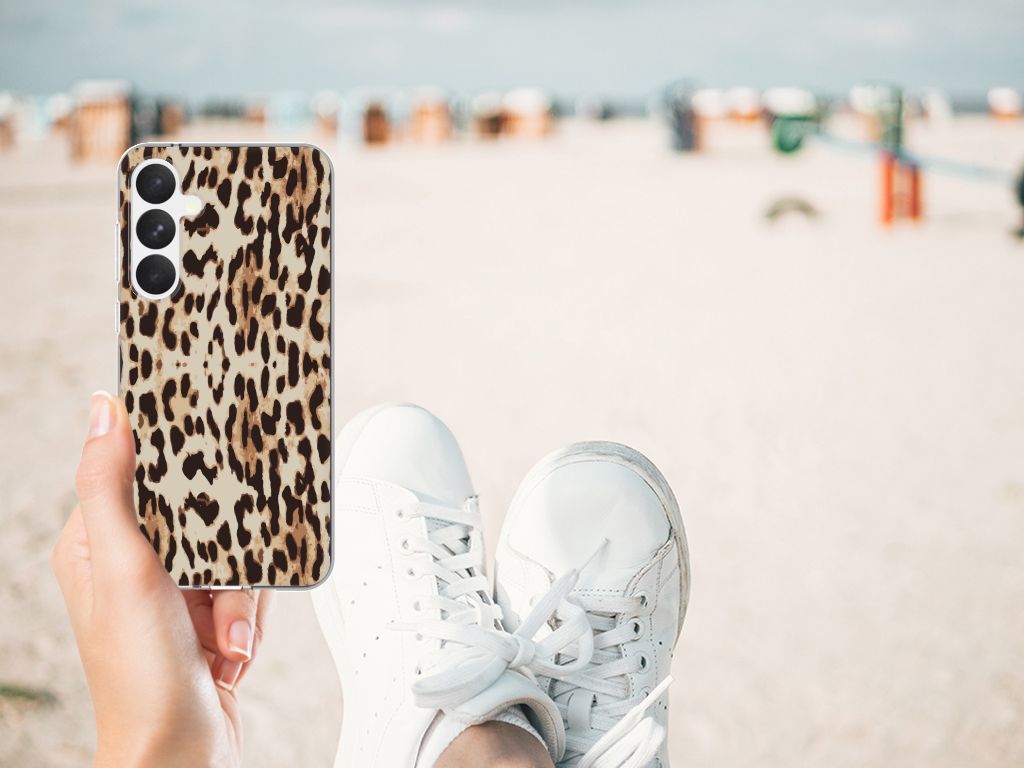 Samsung Galaxy A55 TPU Hoesje Leopard luipaardprint beach hand schoenen