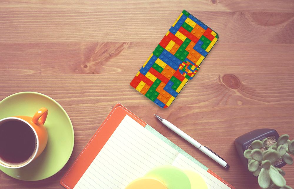 Samsung Galaxy A55 Telefoon Hoesje Blokken bovenaanzicht kleurrijk design op tafel met koffie notitieboekje en pen