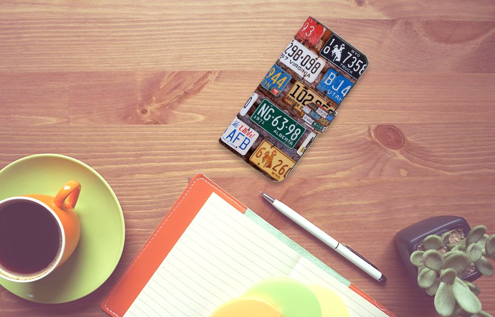 Samsung Galaxy A55 Telefoonhoesje met foto Kentekenplaten kleurige collage kentekenplaten bovenaanzicht