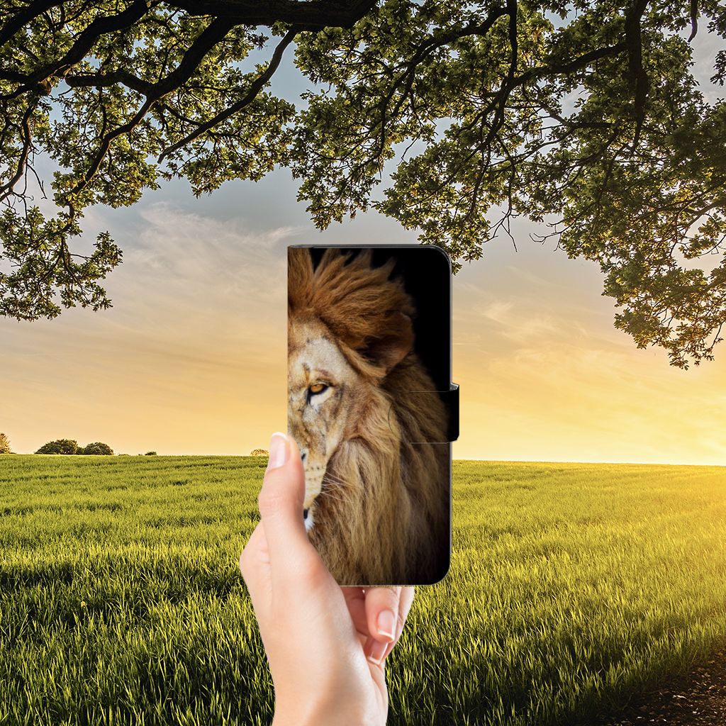 Samsung Galaxy M14 Telefoonhoesje met Pasjes Leeuw zijaanzicht