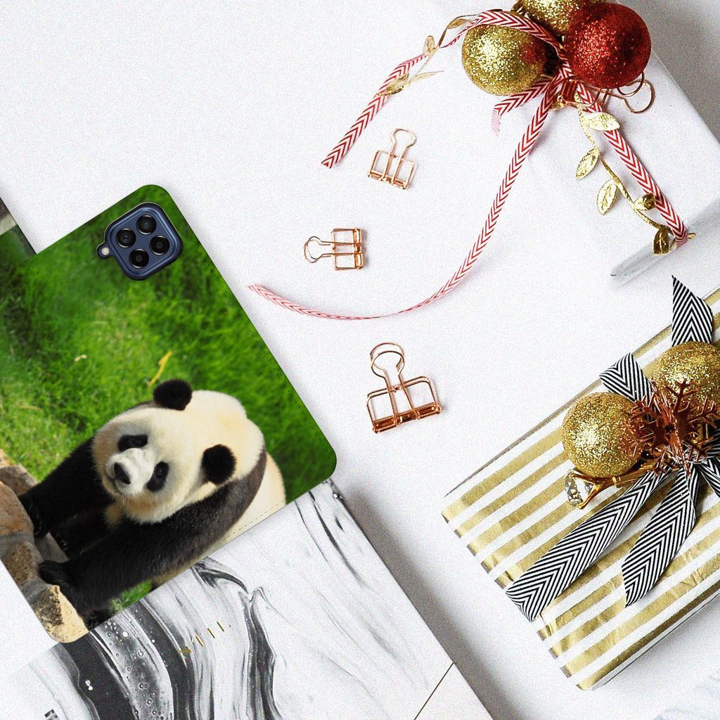 Samsung Galaxy M53 Telefoonhoesje met Pasjes Panda telefoonhoesje panda aanzicht