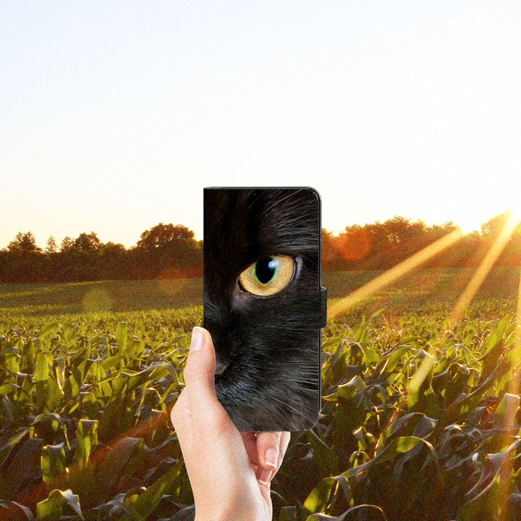 Samsung Galaxy M53 Telefoonhoesje met Pasjes Zwarte Kat design kat aanzicht