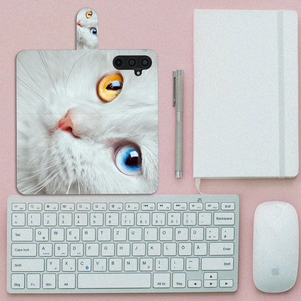 Samsung Galaxy M54 Telefoonhoesje met Pasjes Witte Kat kat close-up design