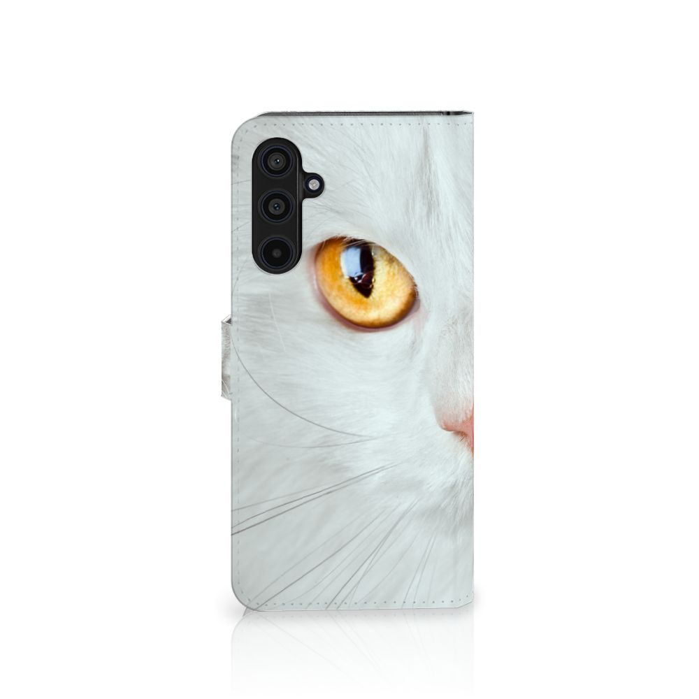 Samsung Galaxy M54 Telefoonhoesje met Pasjes Witte Kat design witte kat oog detail