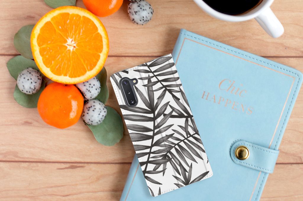 Samsung Galaxy Note 10 Smart Cover Leaves Grey bovenaanzicht met fruit en notitieboekje