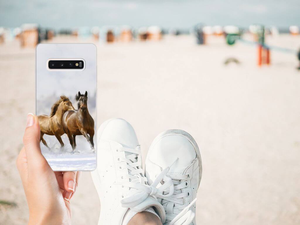 Samsung Galaxy S10 Plus TPU Hoesje Paarden paarden strand hand schoen