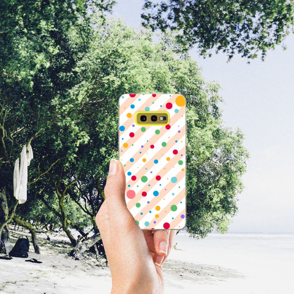 Samsung Galaxy S10e TPU bumper Dots met kleurrijke stippen, perfecte bescherming voor je smartphone 🎨