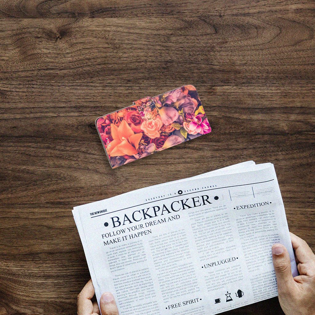 Samsung Galaxy S21 Hoesje Bosje Bloemen design bloemen aanzicht op tafel