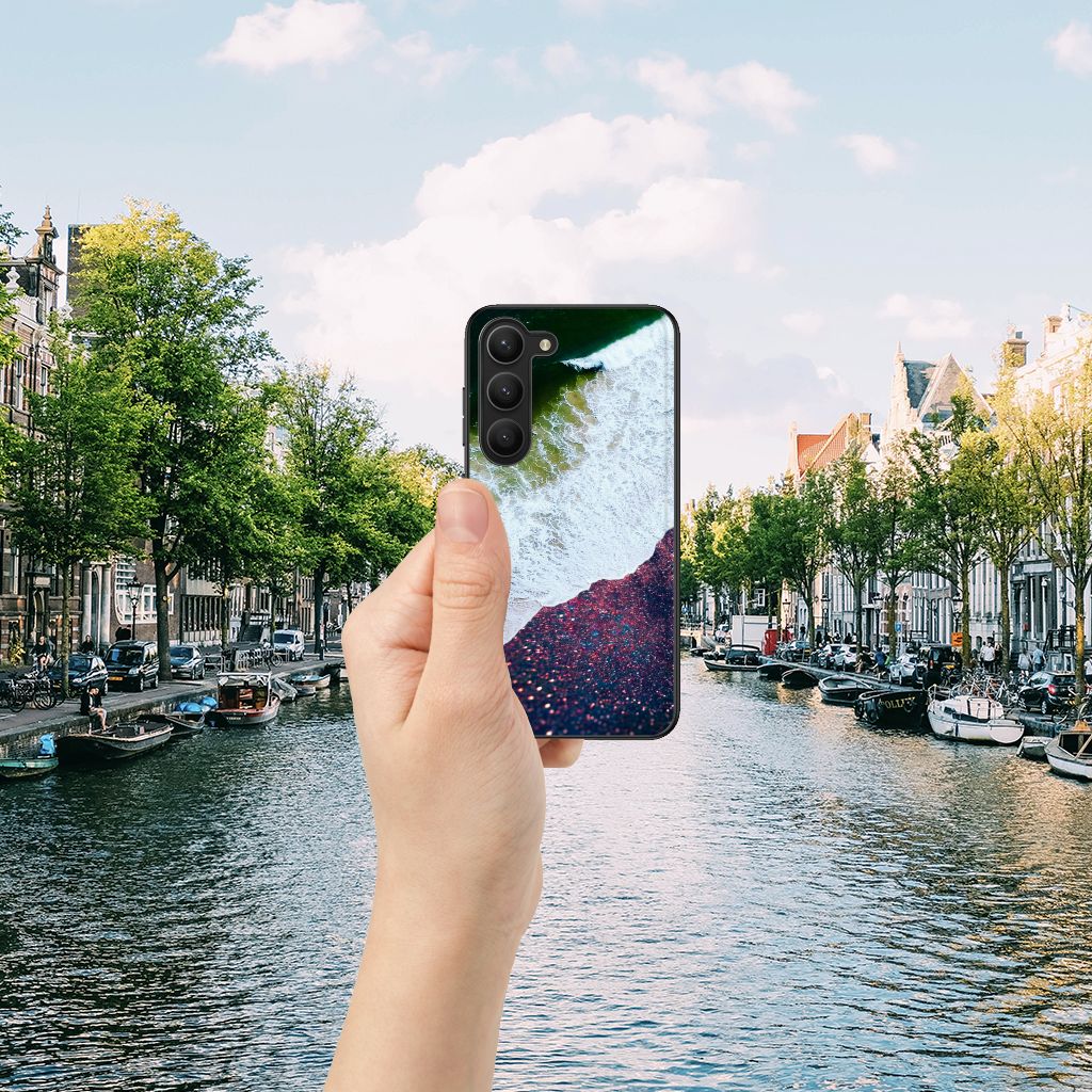 Samsung Galaxy S23 Backcover Sea in Space abstract print hand met uitzicht op kanaal