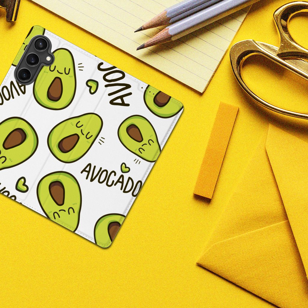 Samsung Galaxy S23 FE Magnet Case Avocado Singing met schattige avocado's 🌟 voor stijl en bescherming.