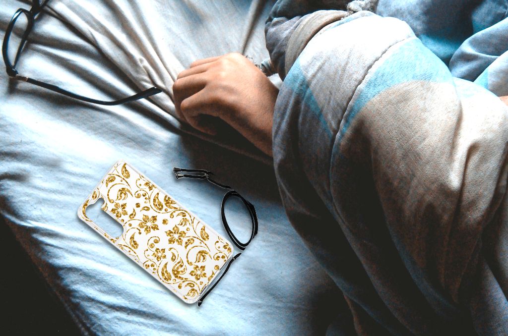 Samsung Galaxy S23 Plus Case Gouden Bloemen bed slapen hand ogen