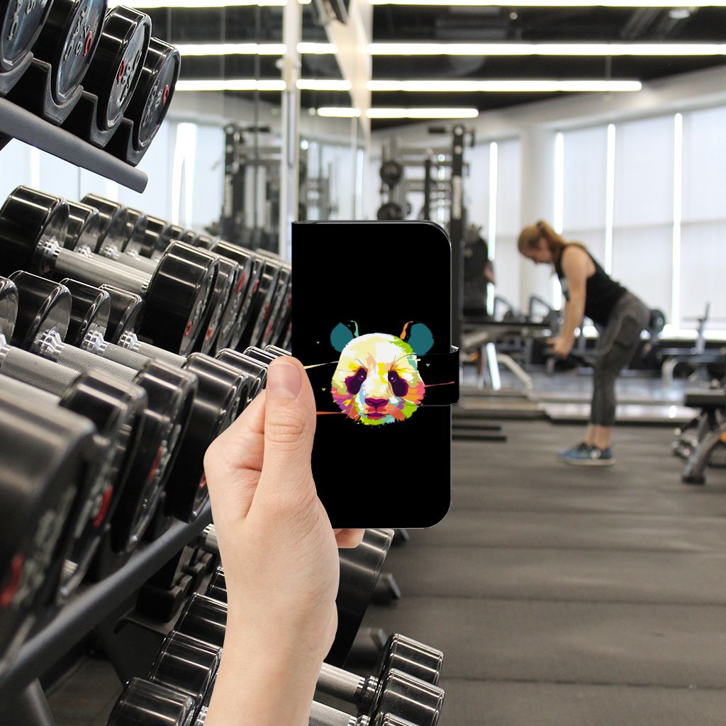 Samsung Galaxy S24 Leuk Hoesje Panda Color telefoonhoesje kleurige panda gym omgeving