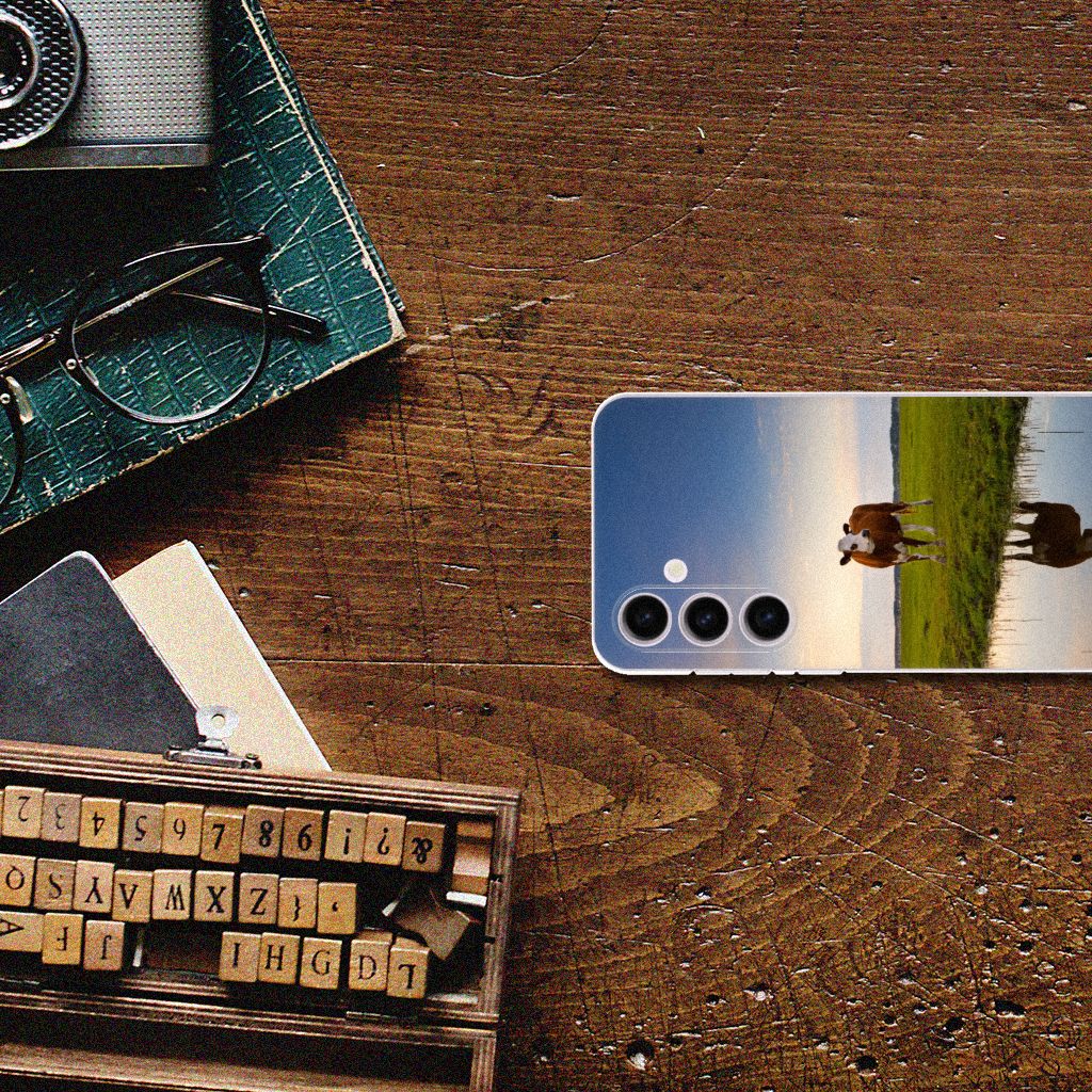 Samsung Galaxy S24 Plus TPU Hoesje Koe koe ondergang zon ontwerp aanzicht
