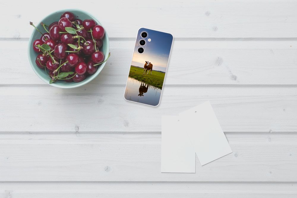 Samsung Galaxy S24 Plus TPU Hoesje Koe koe ondergang zon reflectie mobiel