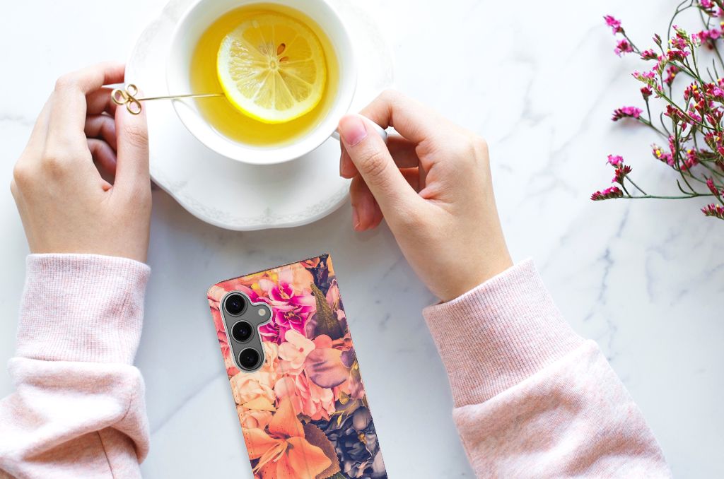 Samsung Galaxy S24 Smart Cover Bosje Bloemen bloemen design hand smartphone