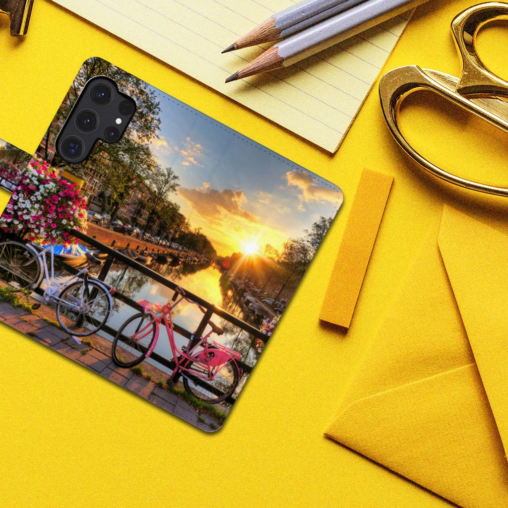 Samsung Galaxy S24 Ultra Flip Cover Amsterdamse Grachten telefoonhoesje fietsen gracht zonsondergang